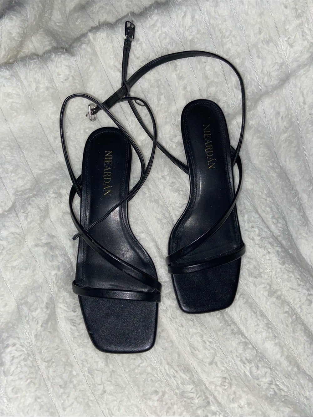 Niearden black kitten heels